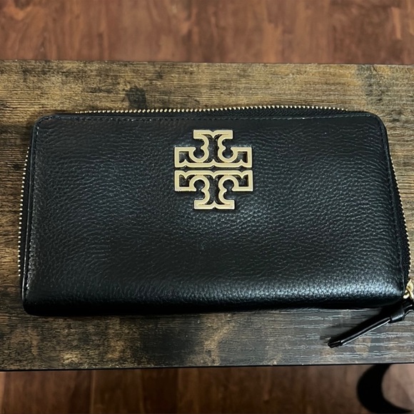 Tory Burch Handbags - Tory Burch Britton black leather and gold hardware wallet zip around continental